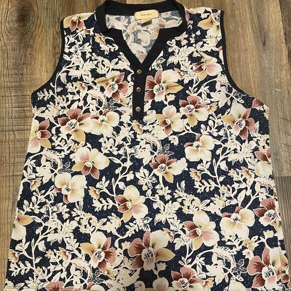 Comfortable Floral Top   - Picture 1 of 3